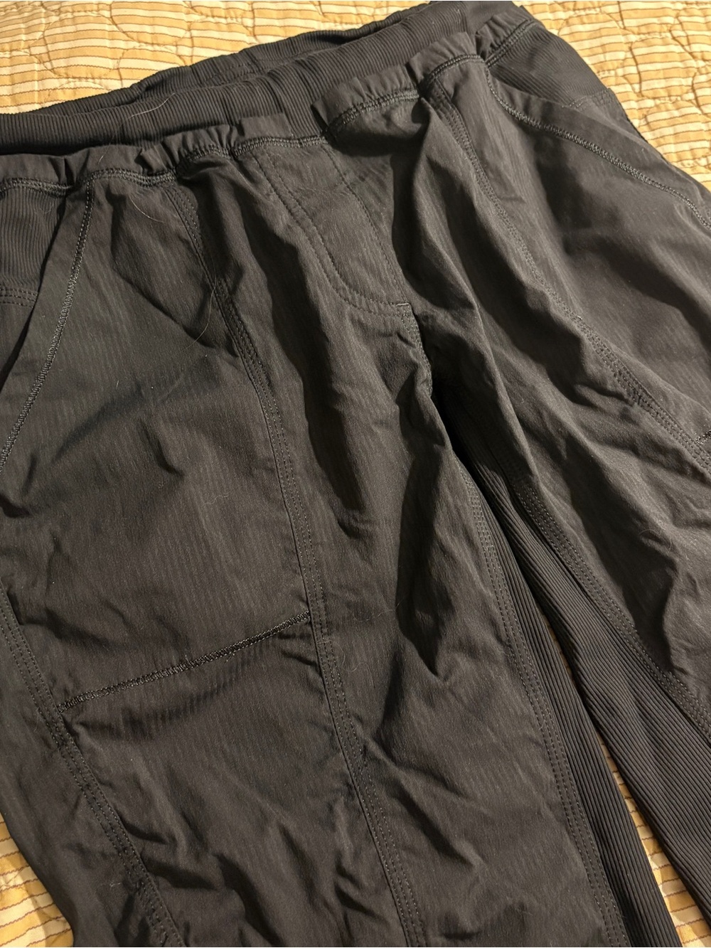 lululemon athletica Black Track Jogger Dance Cropped Activewear Pants Size 6 - Picture 2 of 5